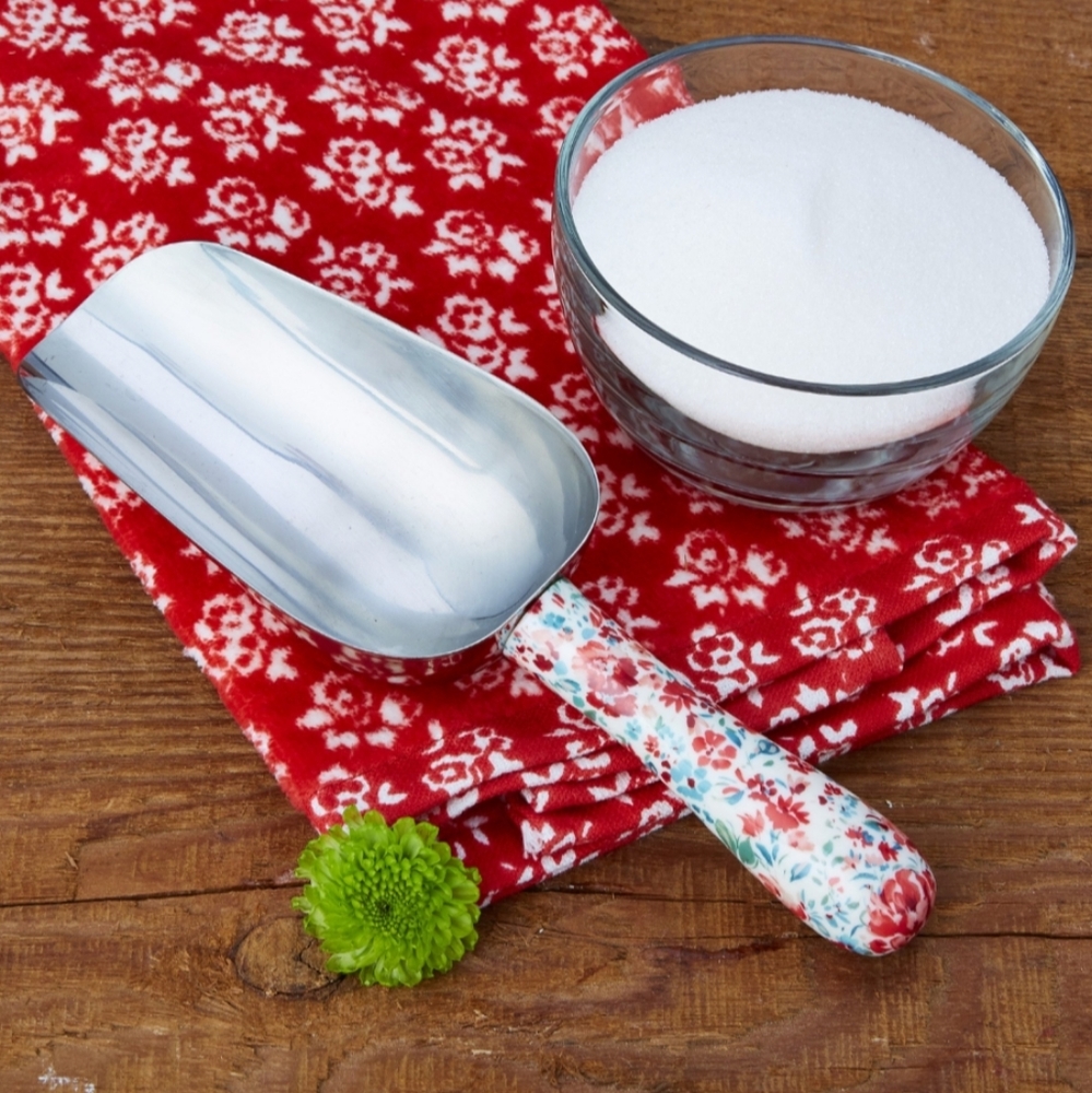 The Pioneer Woman Gorgeous Garden Universal Kitchen Scoop